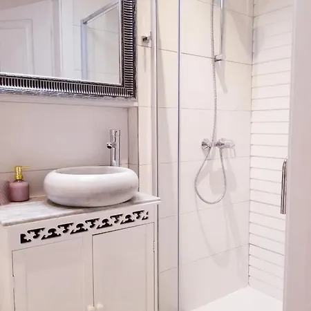 101, Boutique Escape